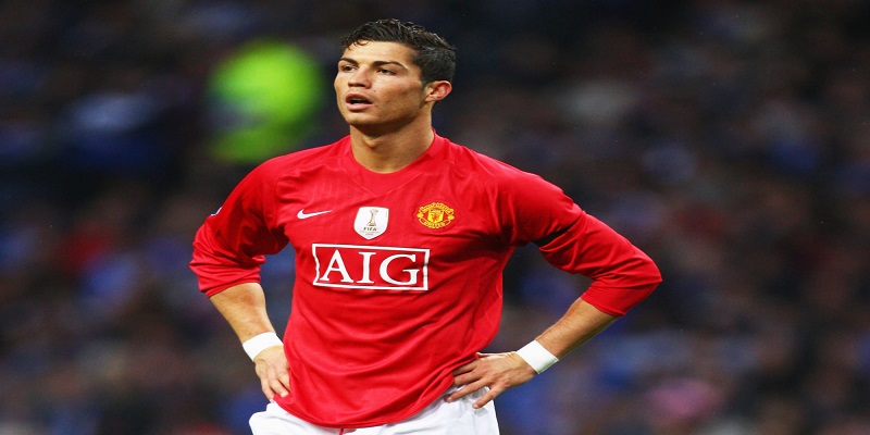 Cristiano Ronaldo phát triển sự nghiệp sau khi Manchester United chú ý