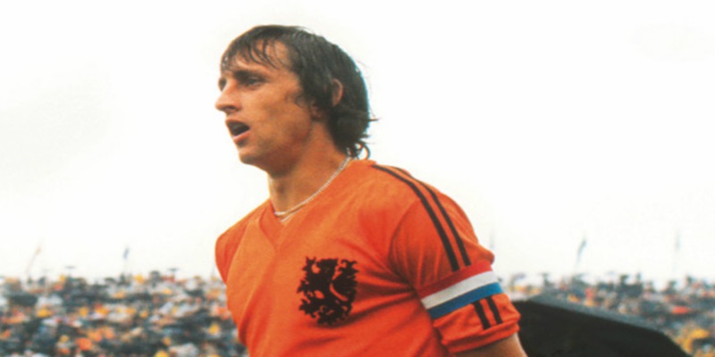 Johan Cruyff đã từng chơi cho Barcelona và giành được La Liga